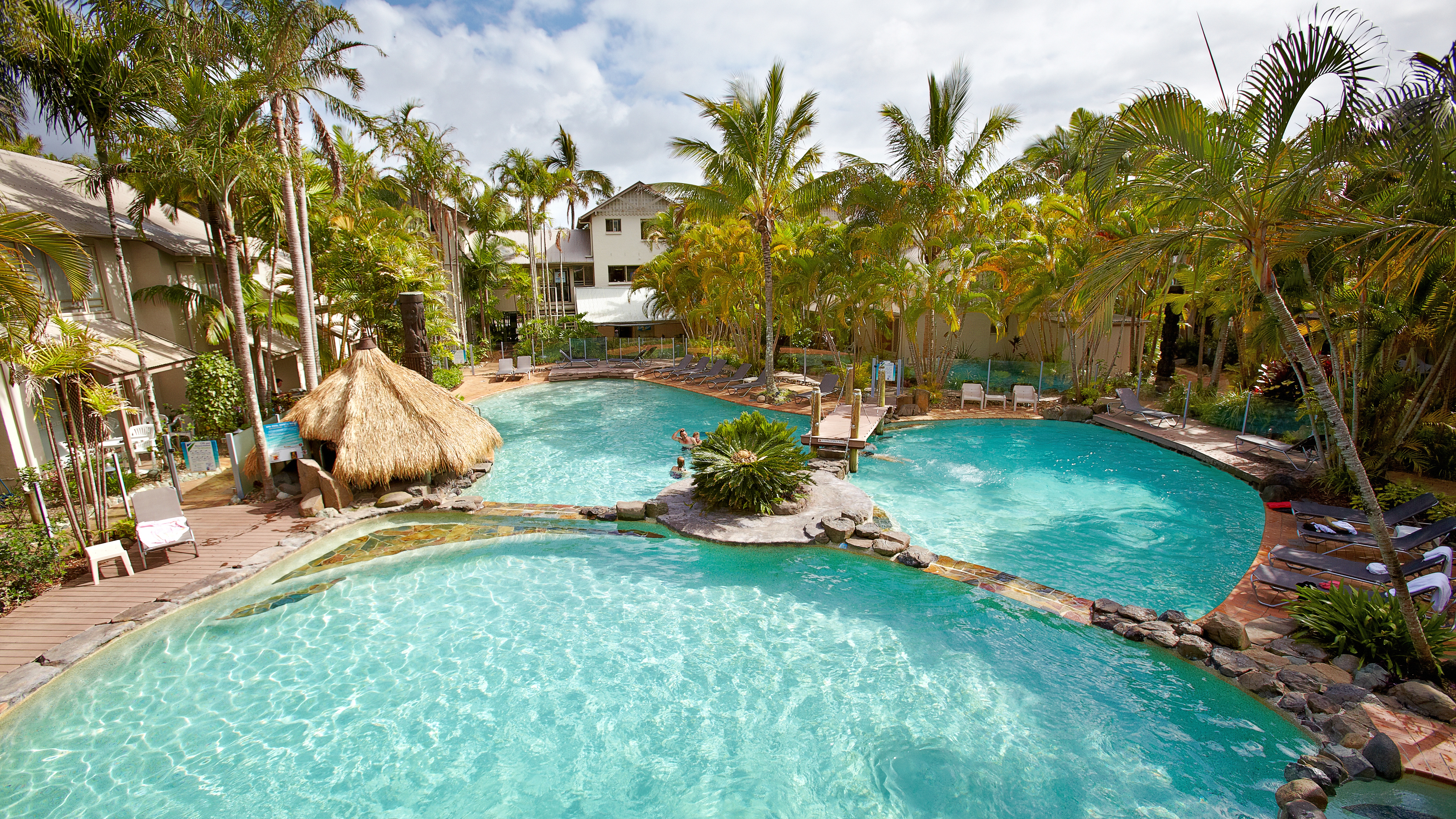 ARE YOU A VOLUNTEER? Win a family getaway to Noosa! 